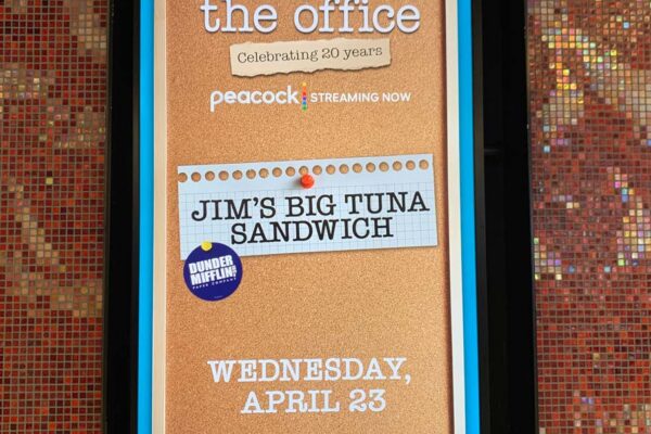 TheOffice_20th_Frame02