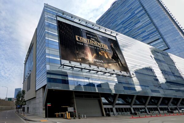 The_Continental_Peacock_Place_Static_Freeway_v01